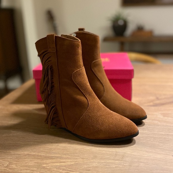 Catherine Malandrino Shoes - New w/box Catherine Malandrino Wedge size 7.5